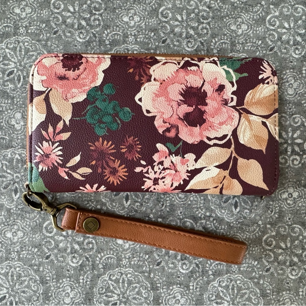 Thirty-One Floral Benjamin Wallet & Wristlet Strap NWOT